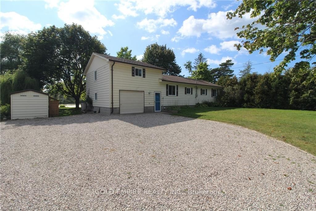 Detached House leased at 7467 Clarke Road, Lambton Shores, Port Franks, N0M 2L0 - MLS: X11909701