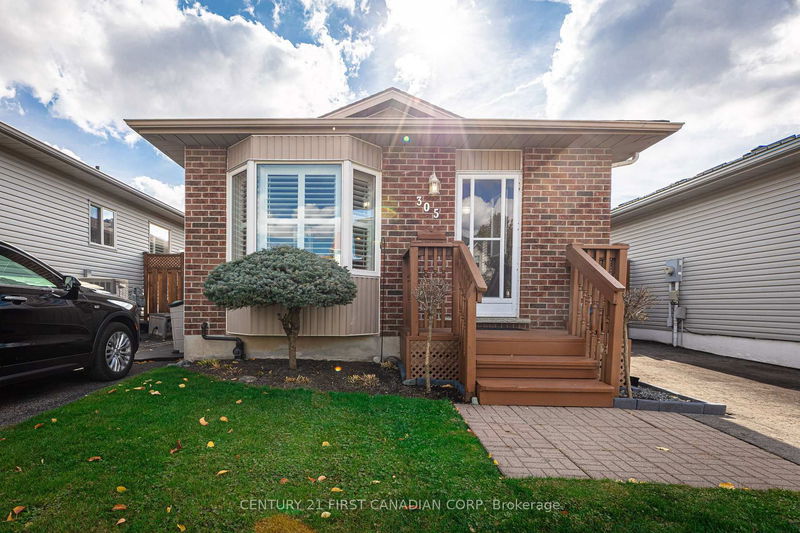 home for sale on 305 Simpson Crescent
