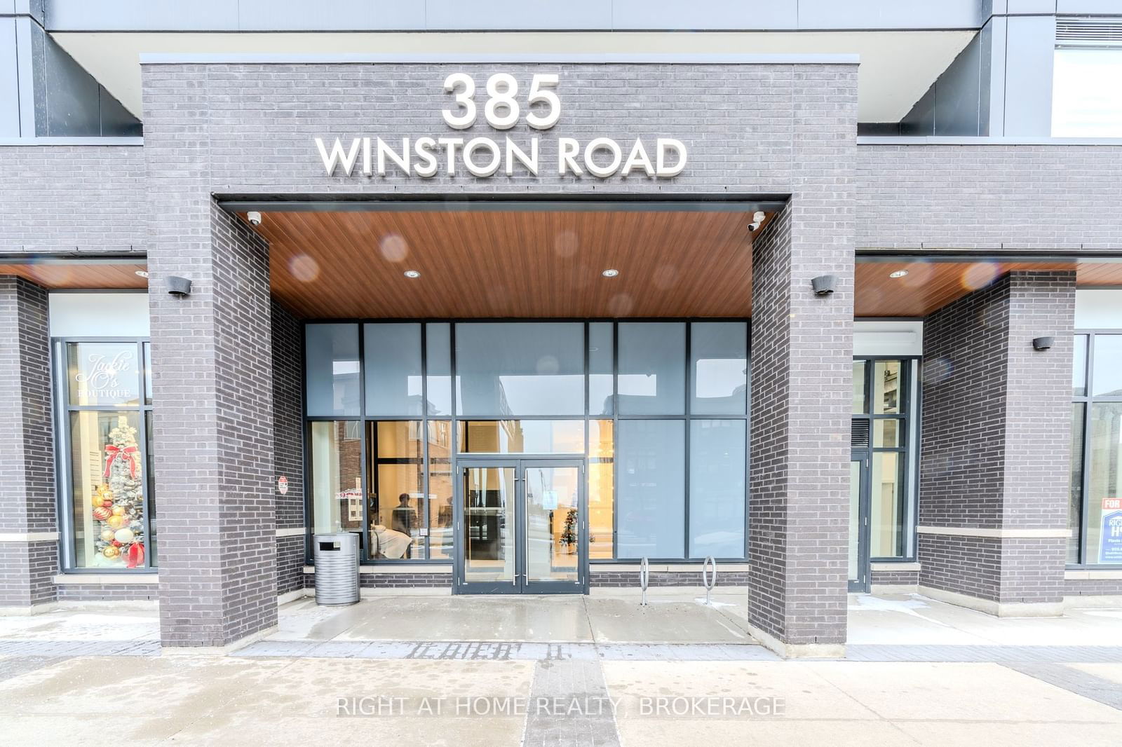 Condo for lease at 1709-385 Winston Road, Grimsby, 540 - Grimsby Beach, L3M 0J3 - MLS: X11910579