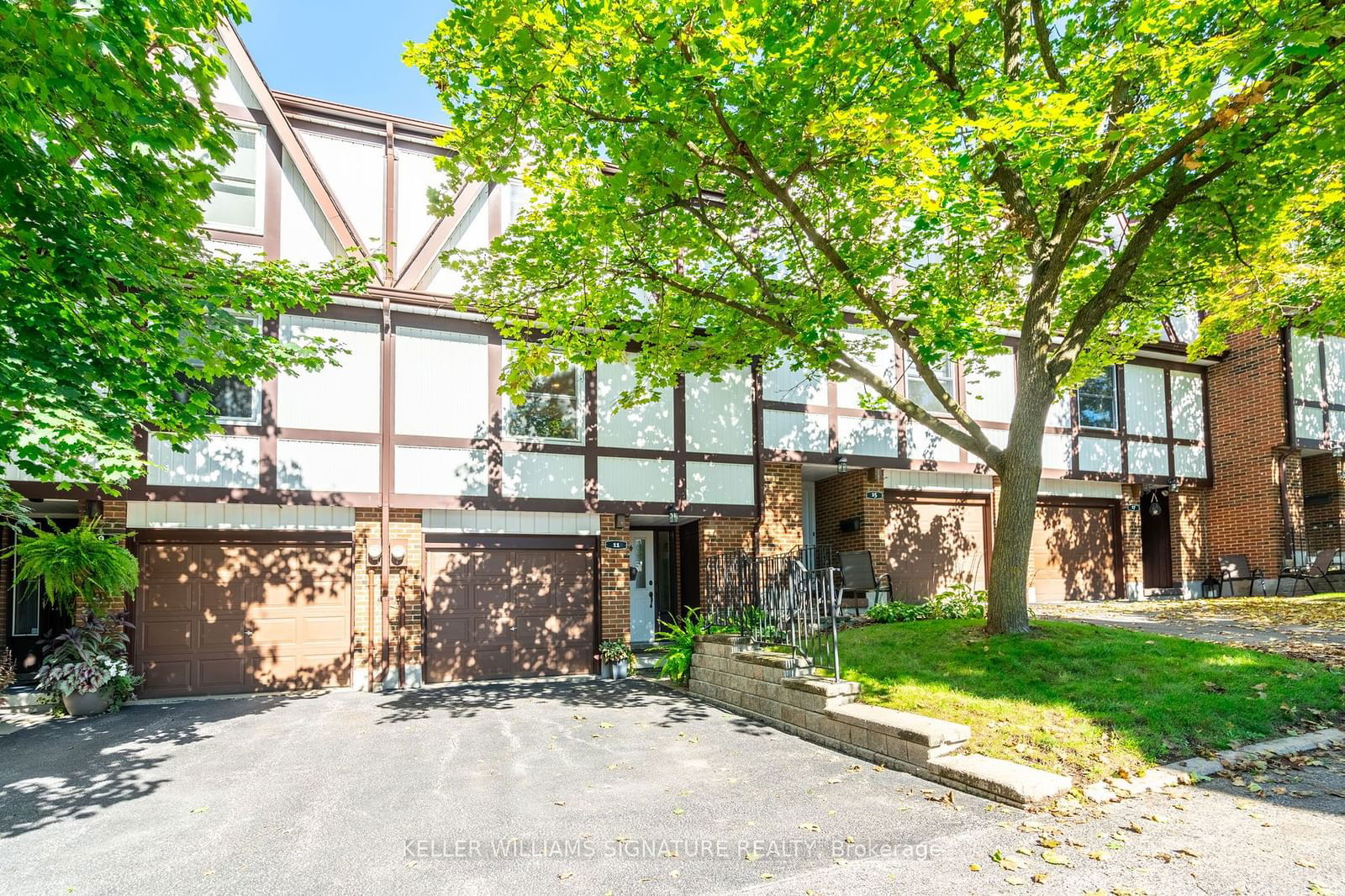 Townhouse sold at 29-11 Burdock Lane, Hamilton, Dundas, L9H 6E9 - MLS: X11910801