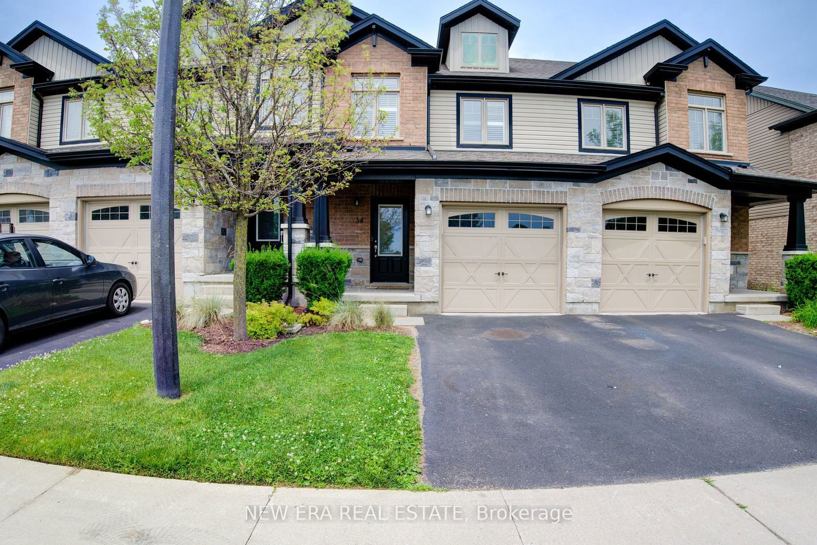 Townhouse sold at 34 Arlington Crescent, Guelph, Pine Ridge, N1L 0L1 - MLS: X11911972