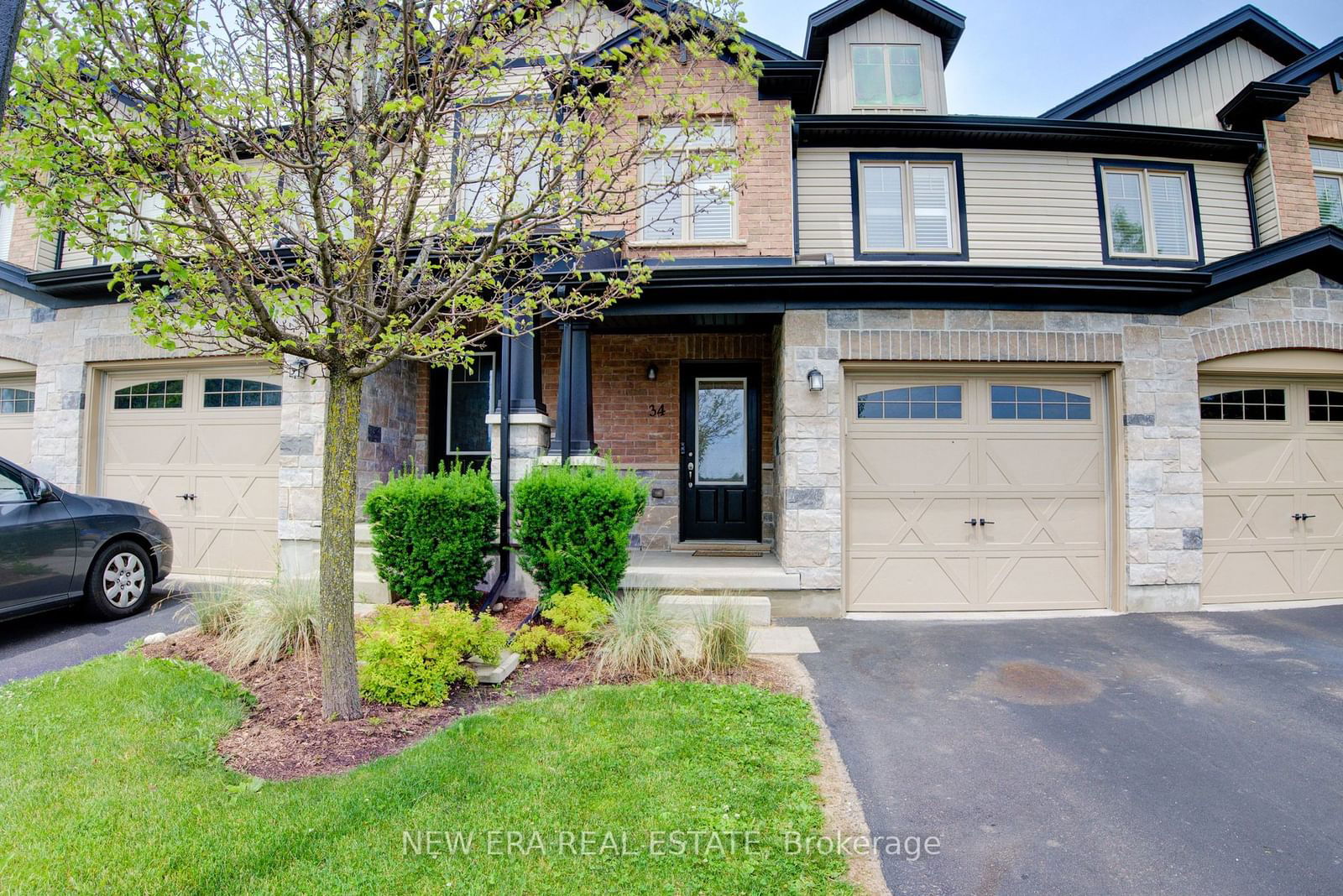 Townhouse sold at 34 Arlington Crescent, Guelph, Pine Ridge, N1L 0L1 - MLS: X11911972