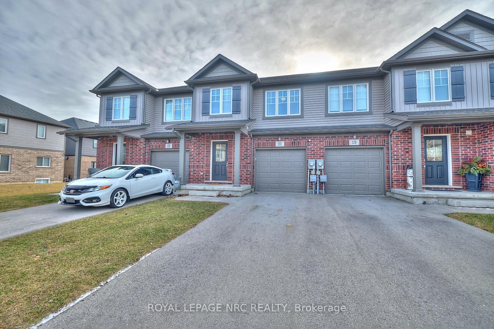 Townhouse sold at 21 Haney Drive, Thorold, 562 - Hurricane/Merrittville, L2V 0G5 - MLS: X11912268