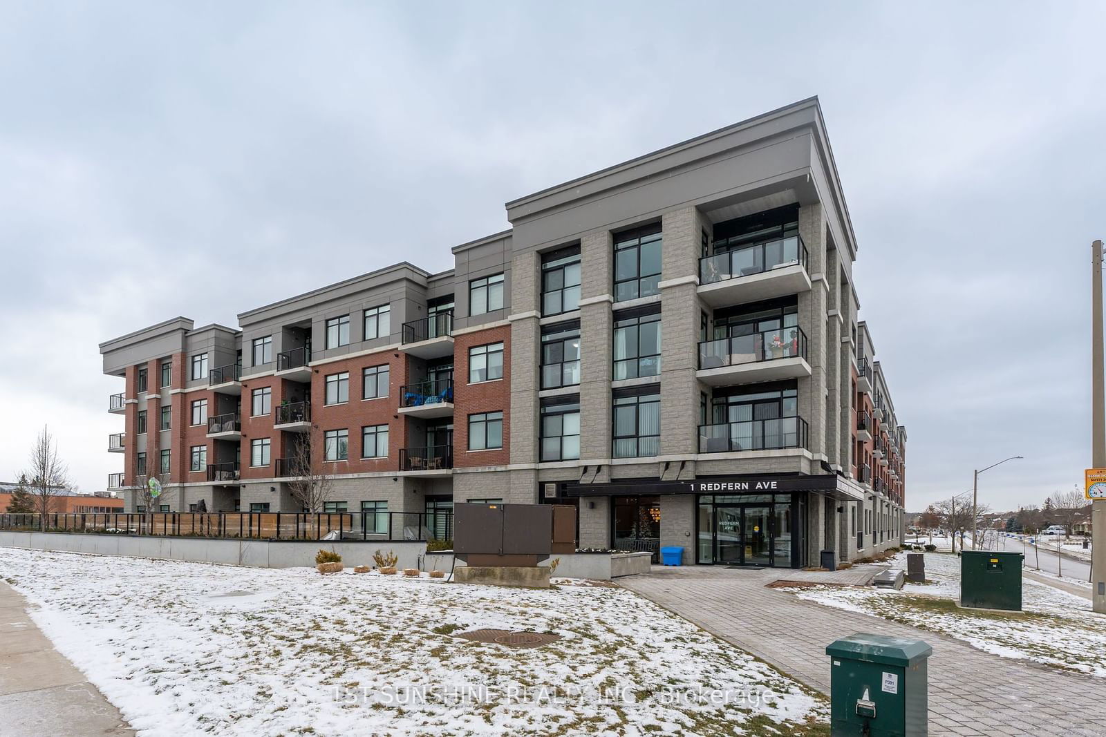 Condo for sale at 322-1 Redfern Avenue, Hamilton, Mountview, L9C 7S6 - MLS: X11912439