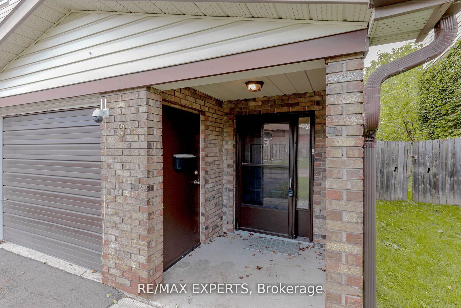 Townhouse leased at 9-34 Bow Valley Drive, Hamilton, Riverdale, L8E 3L4 - MLS: X11912705