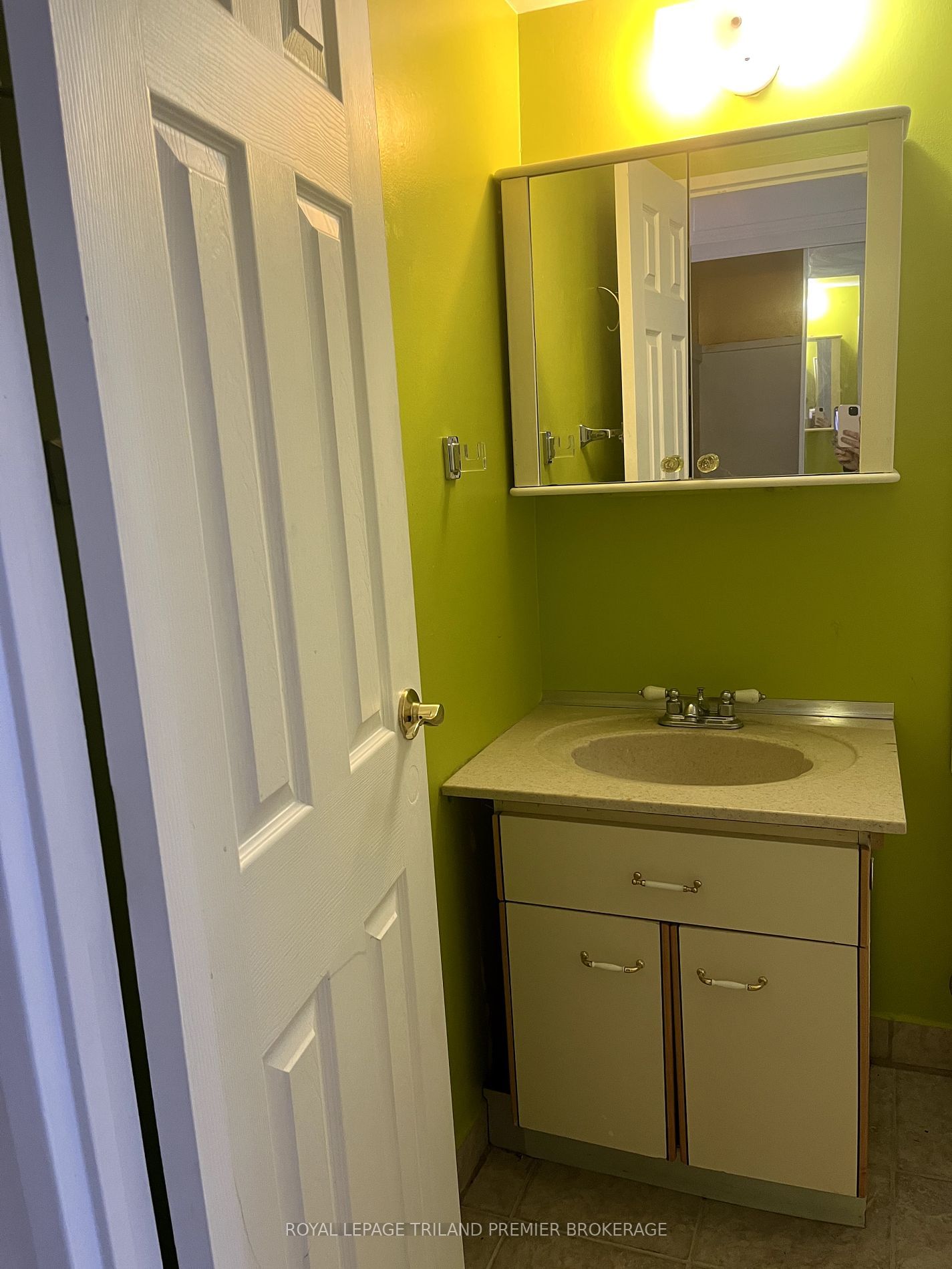 Listing Image 12