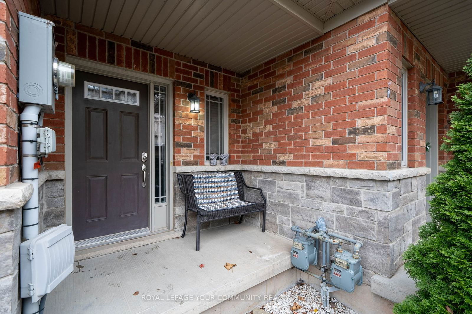 Townhouse sold at 5-6 Chestnut Drive, Grimsby, 540 - Grimsby Beach, L3M 0C4 - MLS: X11913294