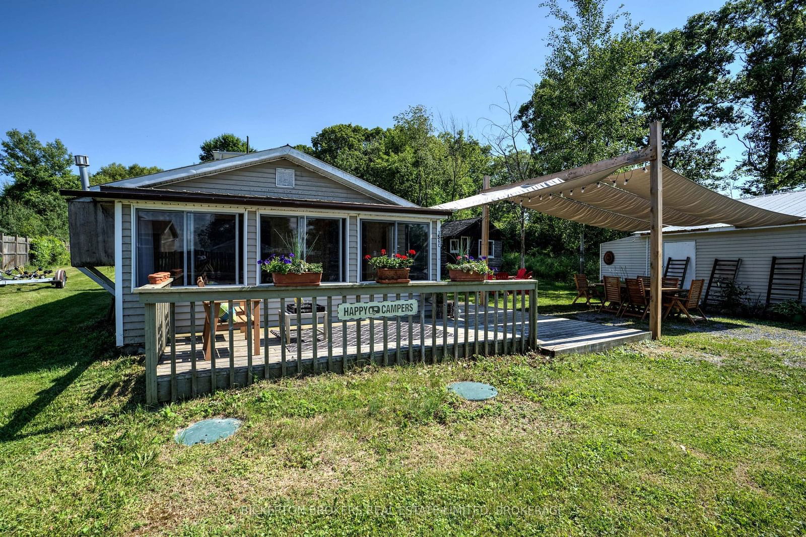 Building at 356 Driscoll Road, Frontenac Islands, The Islands