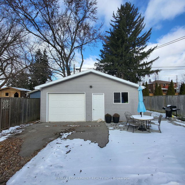 GARAGE - 404 Nelson Street