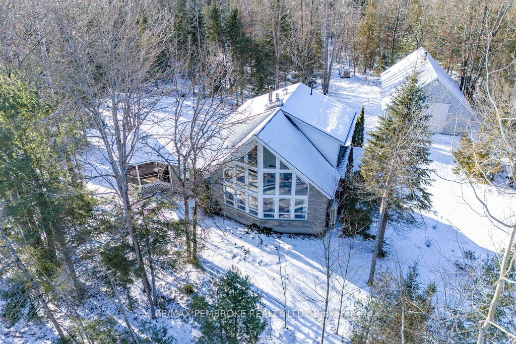 Detached House sold at 323 River Drive, Petawawa, 520 - Petawawa, K8A 6W7 - MLS: X11913766