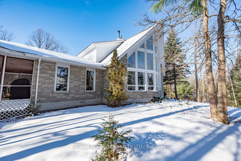 Detached House sold at 323 River Drive, Petawawa, 520 - Petawawa, K8A 6W7 - MLS: X11913766