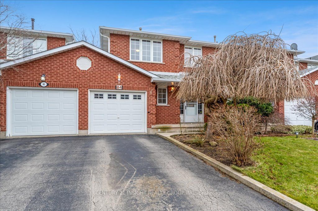 Townhouse sold at 84 Chelsea Crescent, Hamilton, Stoney Creek, L8E 5R8 - MLS: X11914050