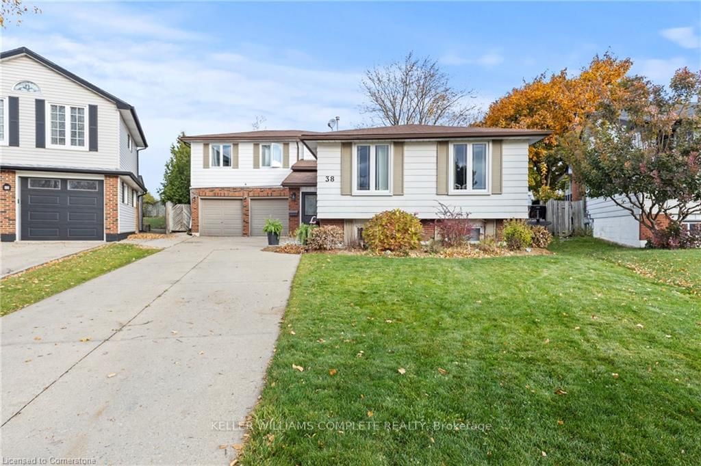 Detached House sold at 38 BRETT Court, Hamilton, Eastmount, L8T 4R8 - MLS: X11914055