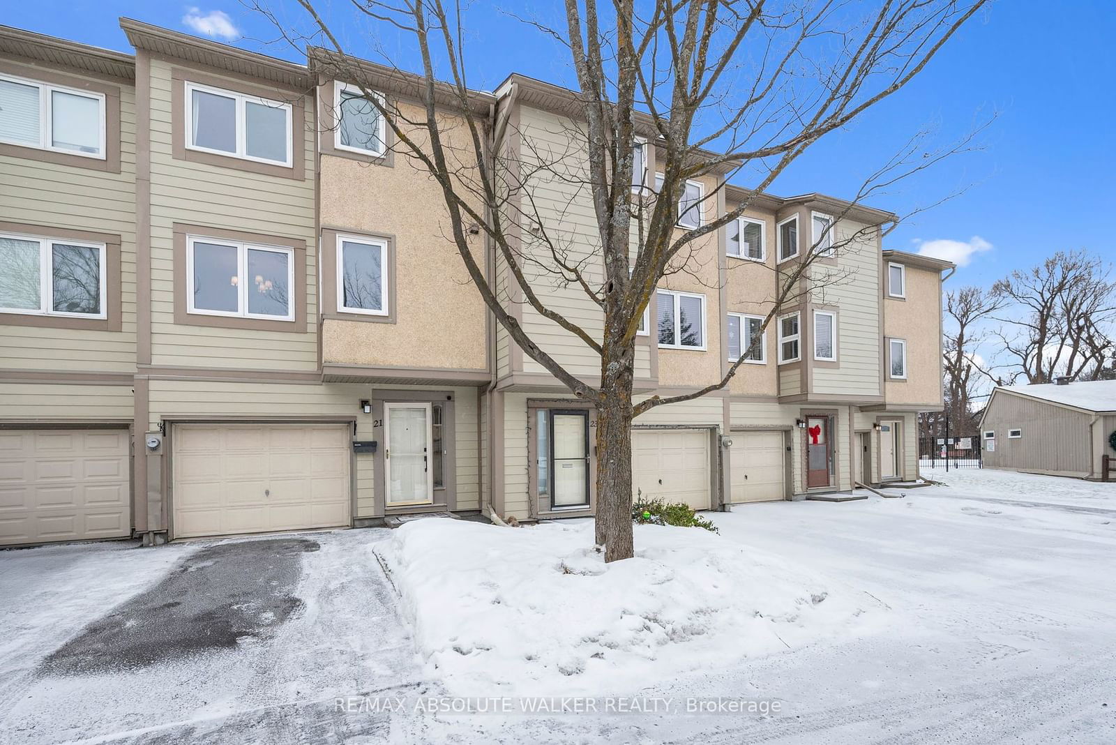 Townhouse sold at 21 Peary Way, Kanata, 9002 - Kanata - Katimavik, K2L 1Z9 - MLS: X11914078