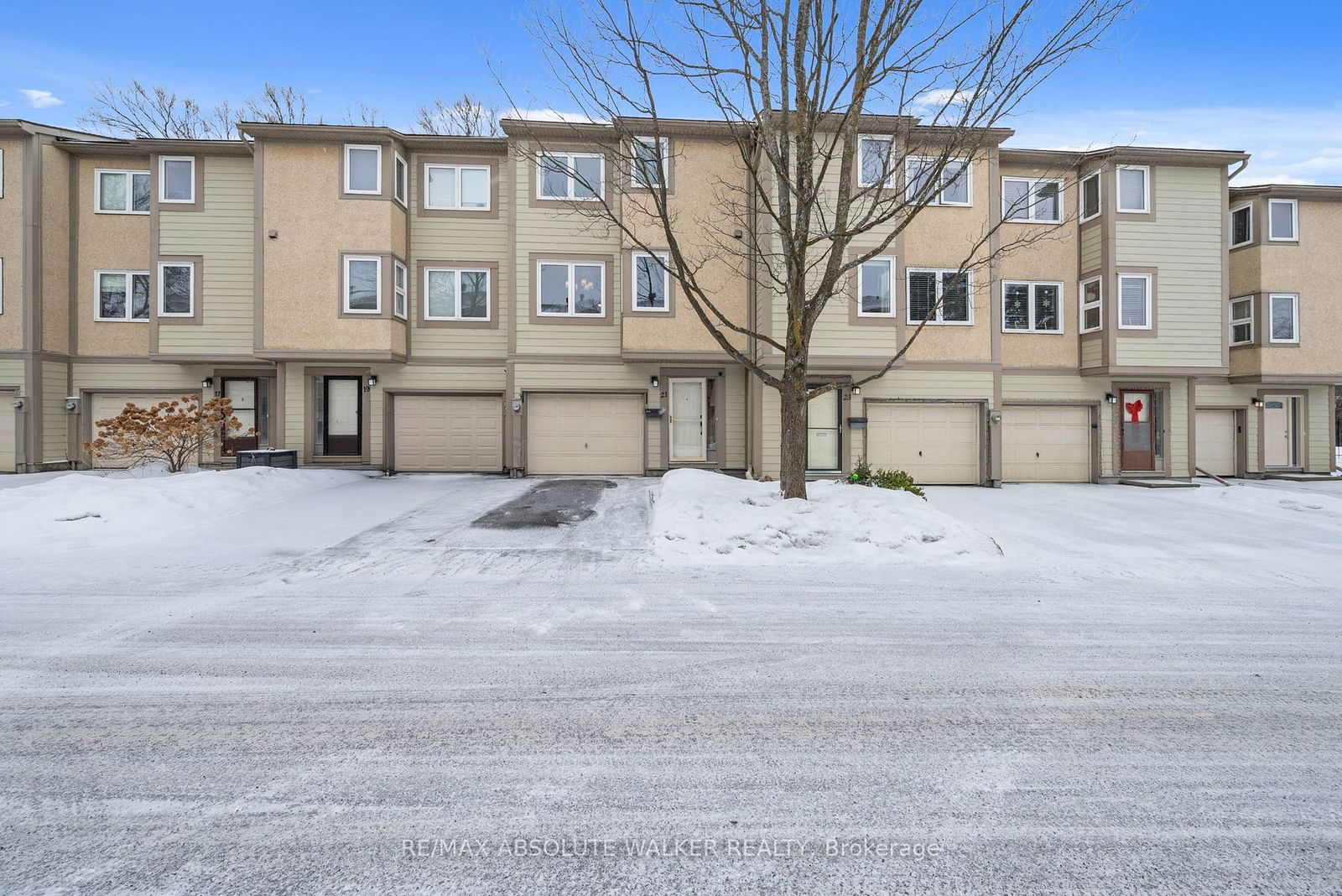 Townhouse sold at 21 Peary Way, Kanata, 9002 - Kanata - Katimavik, K2L 1Z9 - MLS: X11914078