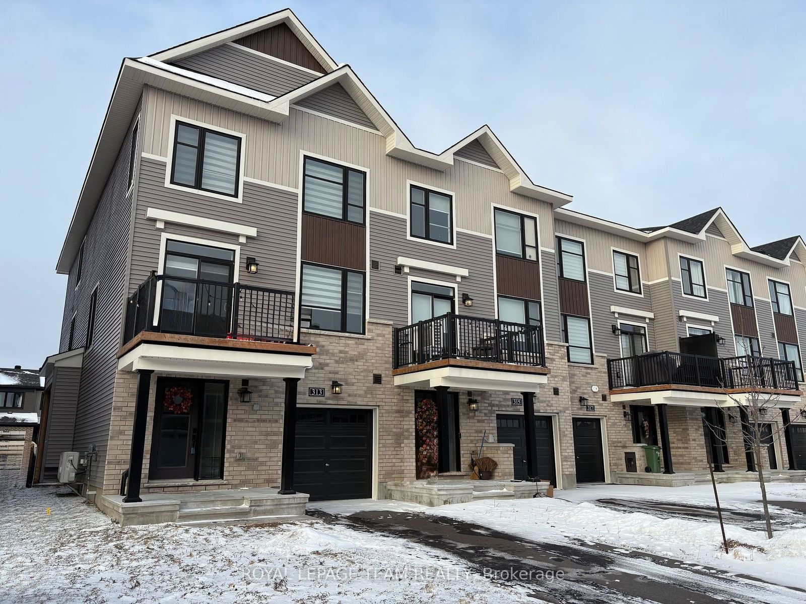 Townhouse for sale at 313 Raheen Court, Barrhaven, 7711 - Barrhaven - Half Moon Bay, K2J 7C1 - MLS: X11914129