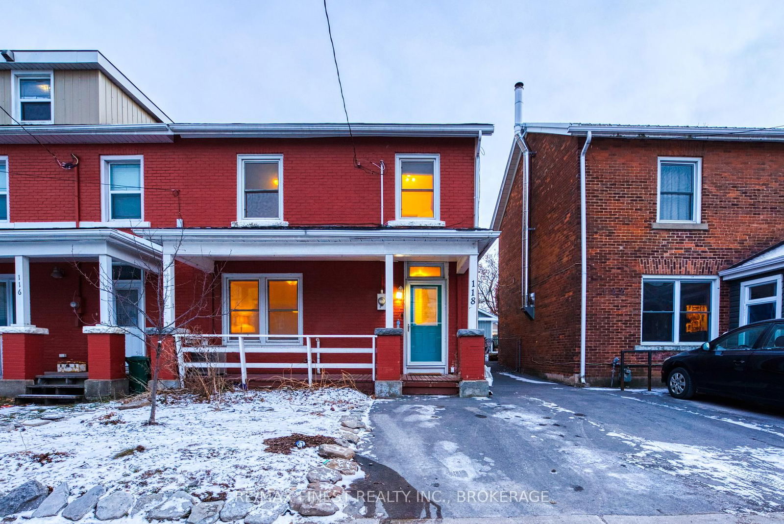 Townhouse sold at 118 Stephen Street, Kingston, East of Sir John A. Blvd, K7K 2C7 - MLS: X11914154