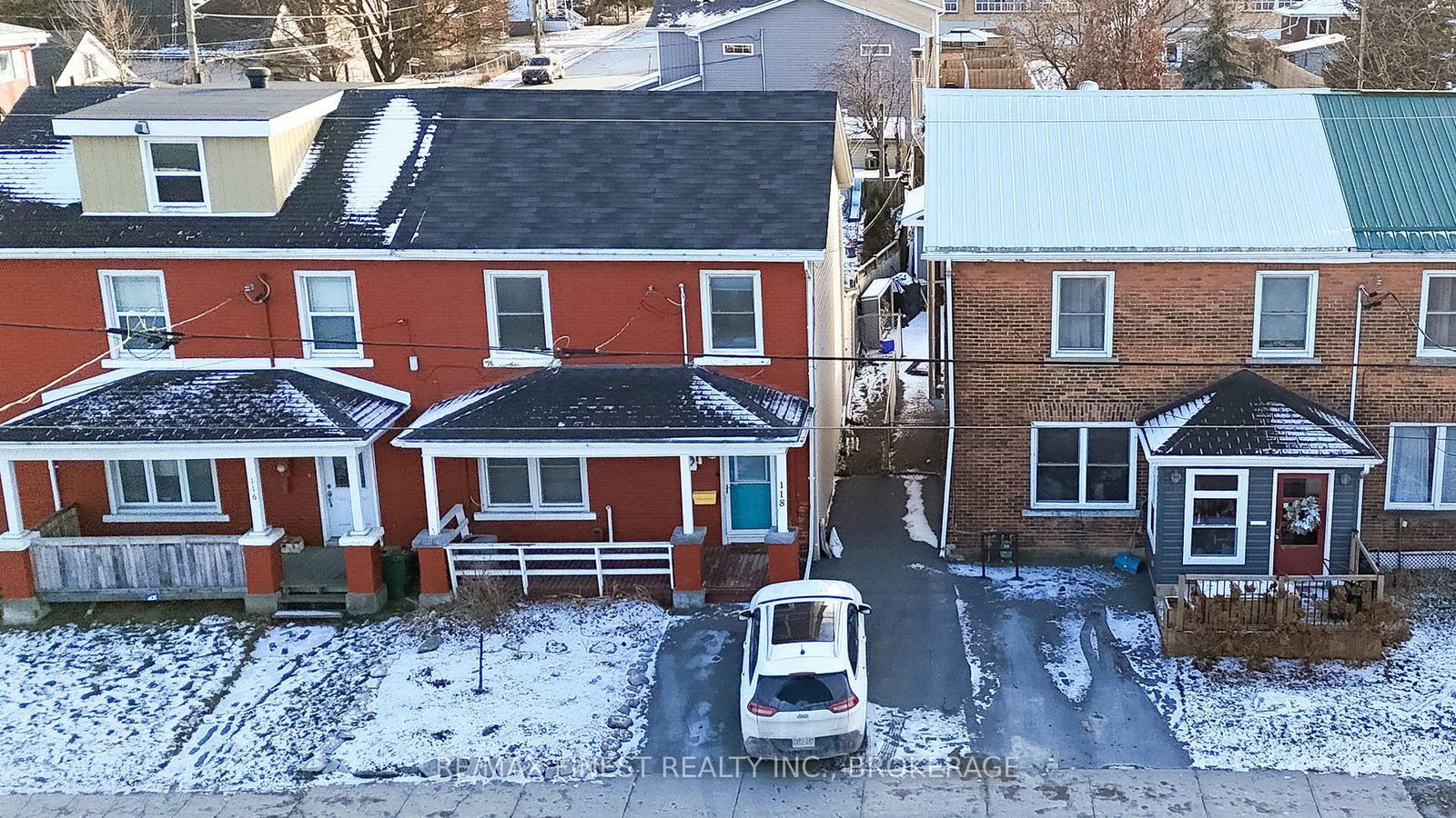 Townhouse sold at 118 Stephen Street, Kingston, East of Sir John A. Blvd, K7K 2C7 - MLS: X11914154