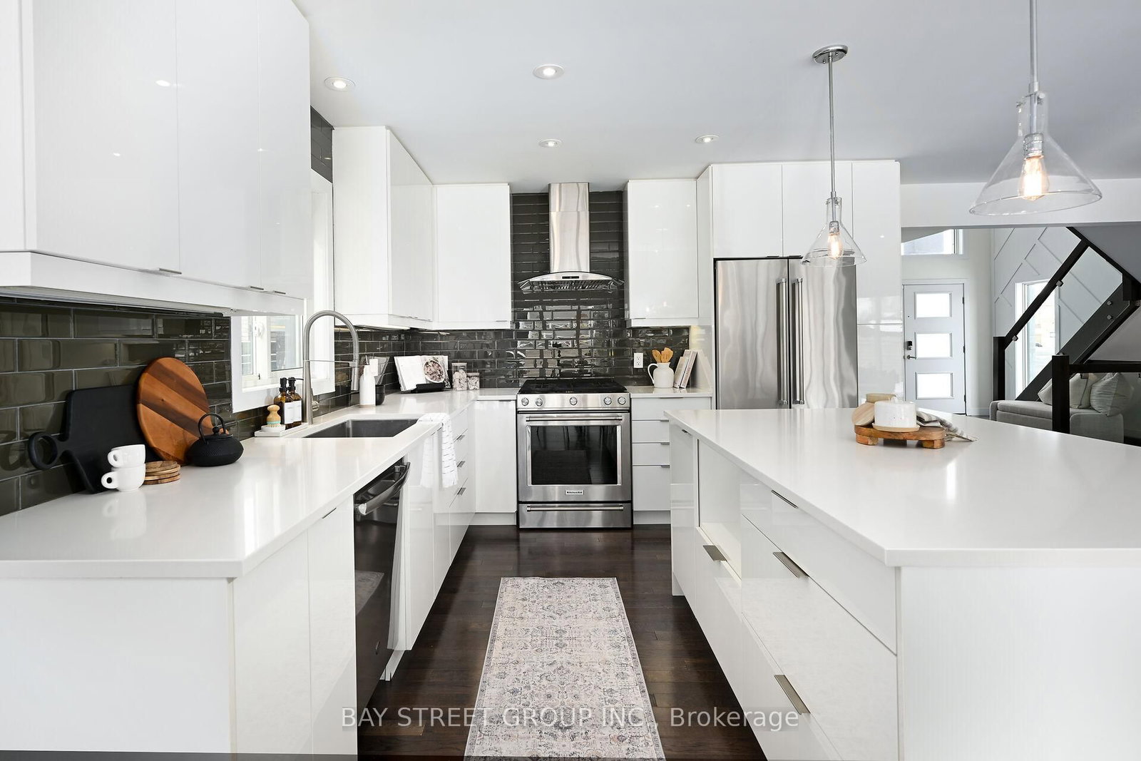 Listing Image 11