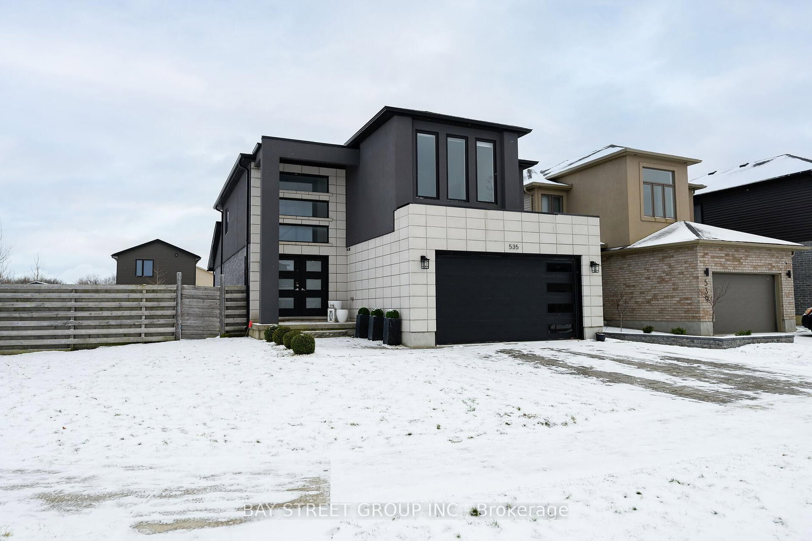Listing Image 4