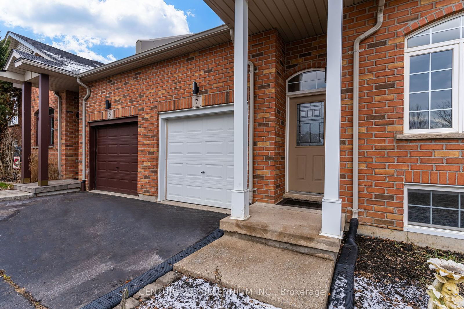 Townhouse sold at 7 Millcroft Drive, Norfolk, Simcoe, N3Y 5M9 - MLS: X11914759