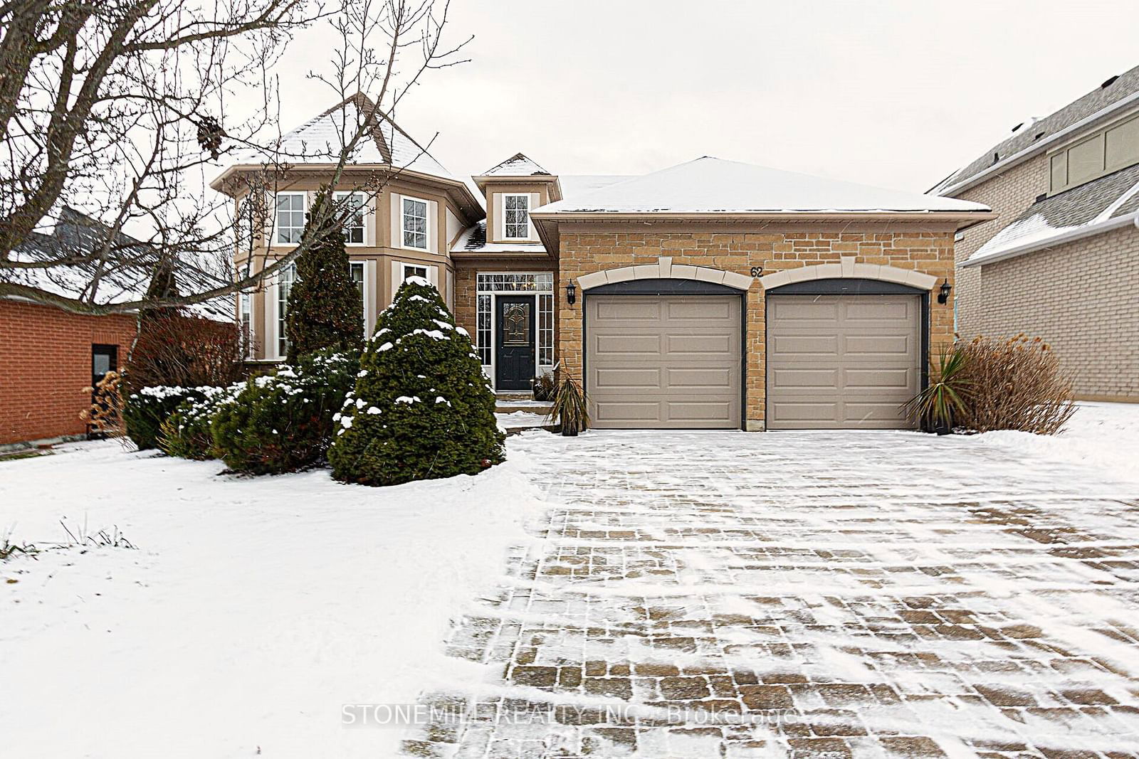 Detached House sold at 62 Davidson Boulevard, Hamilton, Dundas, L9H 6Y1 - MLS: X11914825