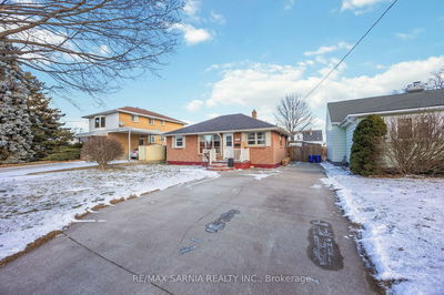 702 Rayburne Ave, Sarnia - Sarnia image-0-1