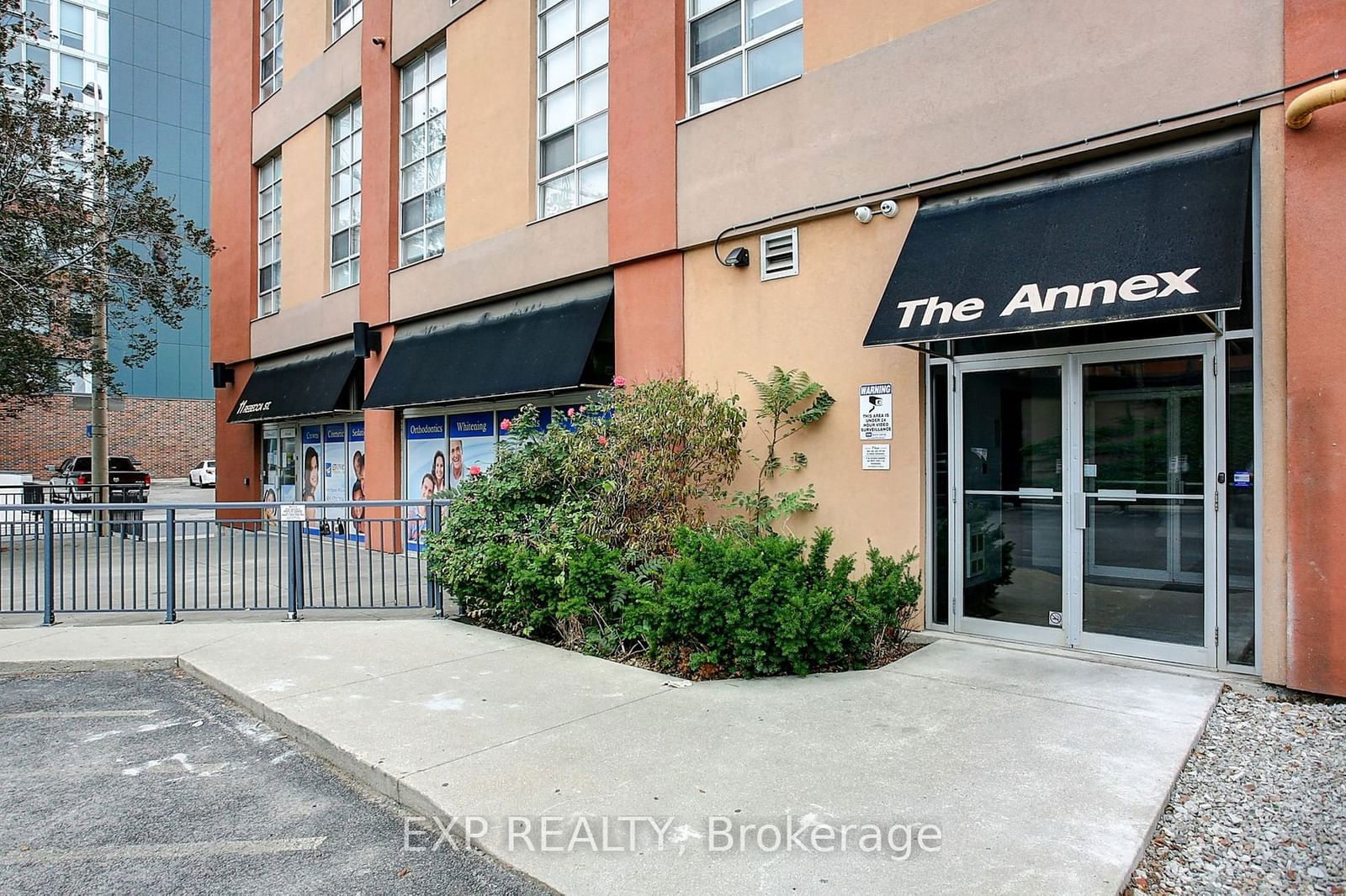 Condo for sale at 204-11 Rebecca Street, Hamilton, Beasley, L8R 3H7 - MLS: X11915001