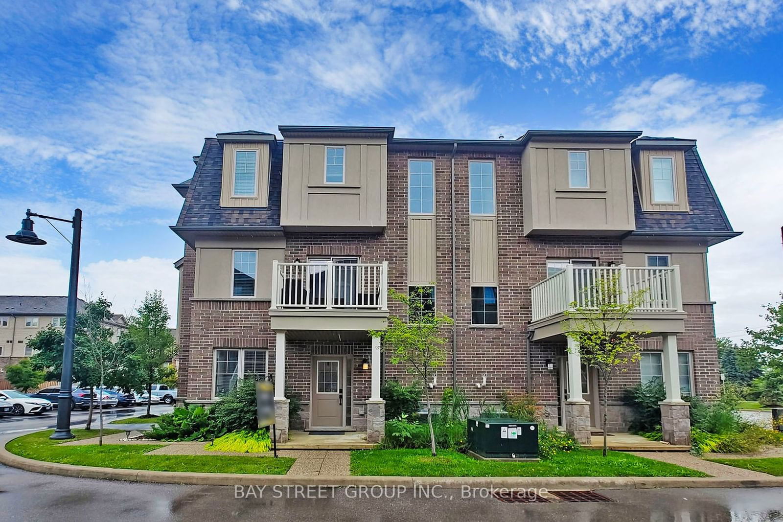 Townhouse sold at 2 Groom Lane, Hamilton, Ancaster, L9K 0K1 - MLS: X11915539