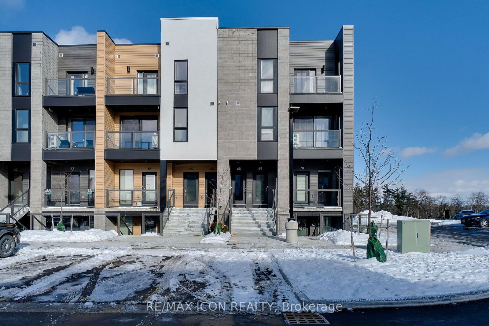 Townhouse for sale at 68-261 Woodbine Avenue, Kitchener, N2R 0S7 - MLS: X11915566