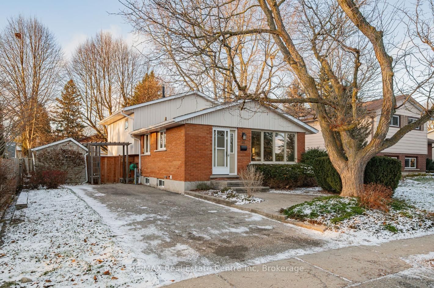 Detached House sold at 94 GLENBURNIE Drive, Guelph, Grange Hill East, N1E 4C8 - MLS: X11915727