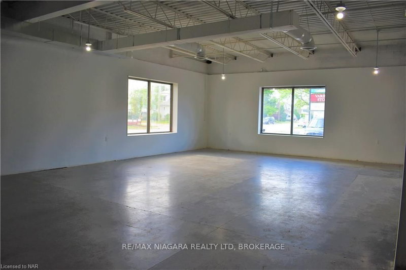 5 - 601 SOUTHWORTH St S, Welland, L3B 2A2 | Image 2