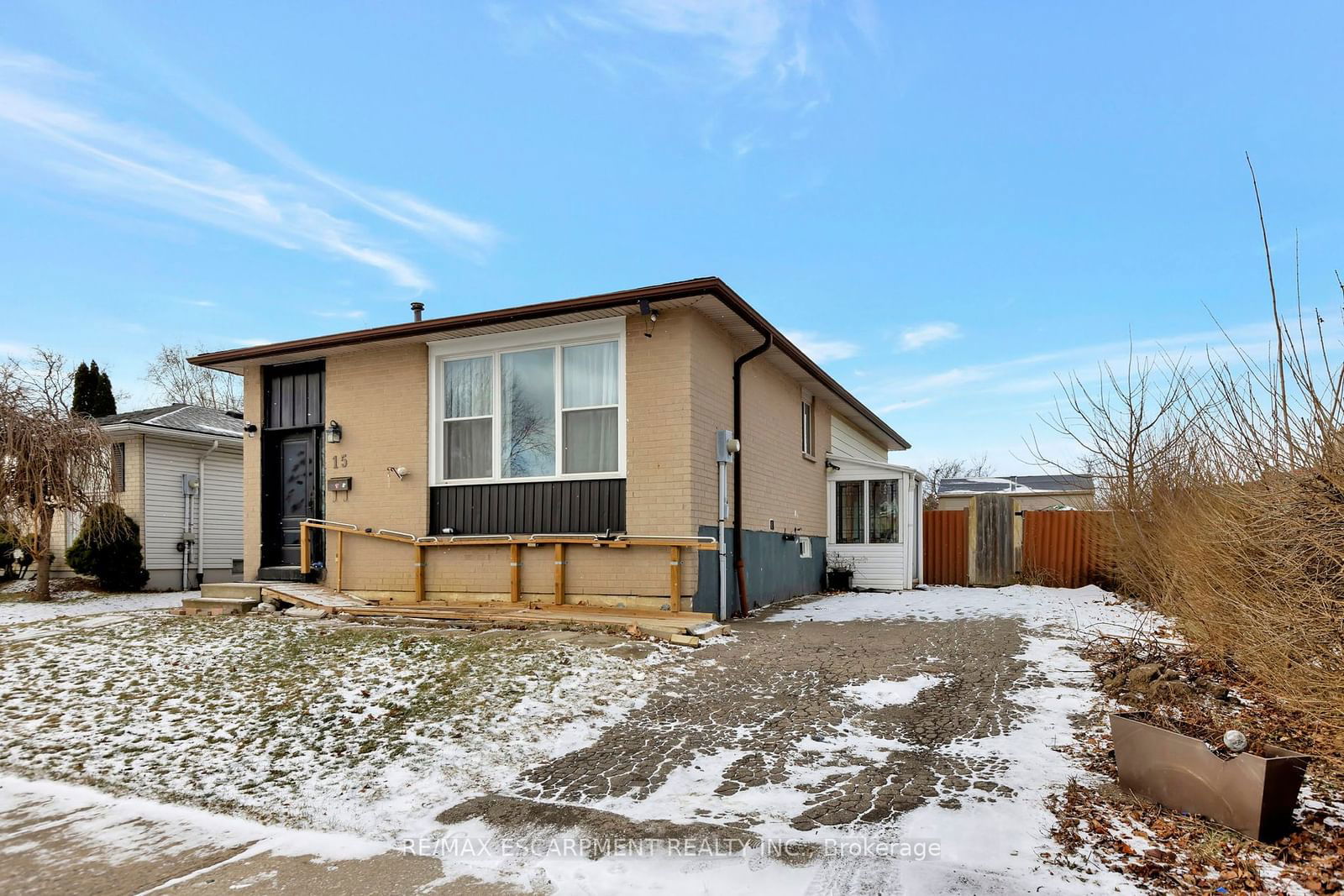 Detached House sold at 15 Mellenby Street, Hamilton, Stoney Creek, L8J 1E6 - MLS: X11916289