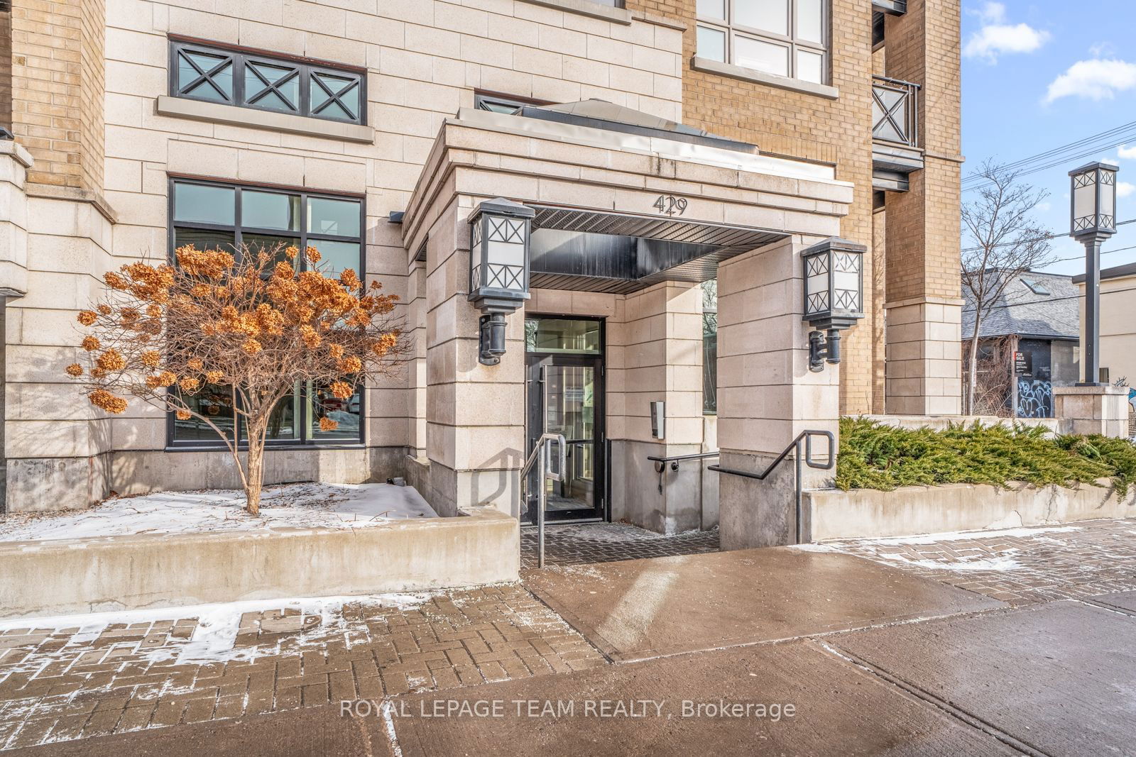 Condo for sale at 215-429 Kent Street, Ottawa Centre, 4103 - Ottawa Centre, K2P 1B5 - MLS: X11916312