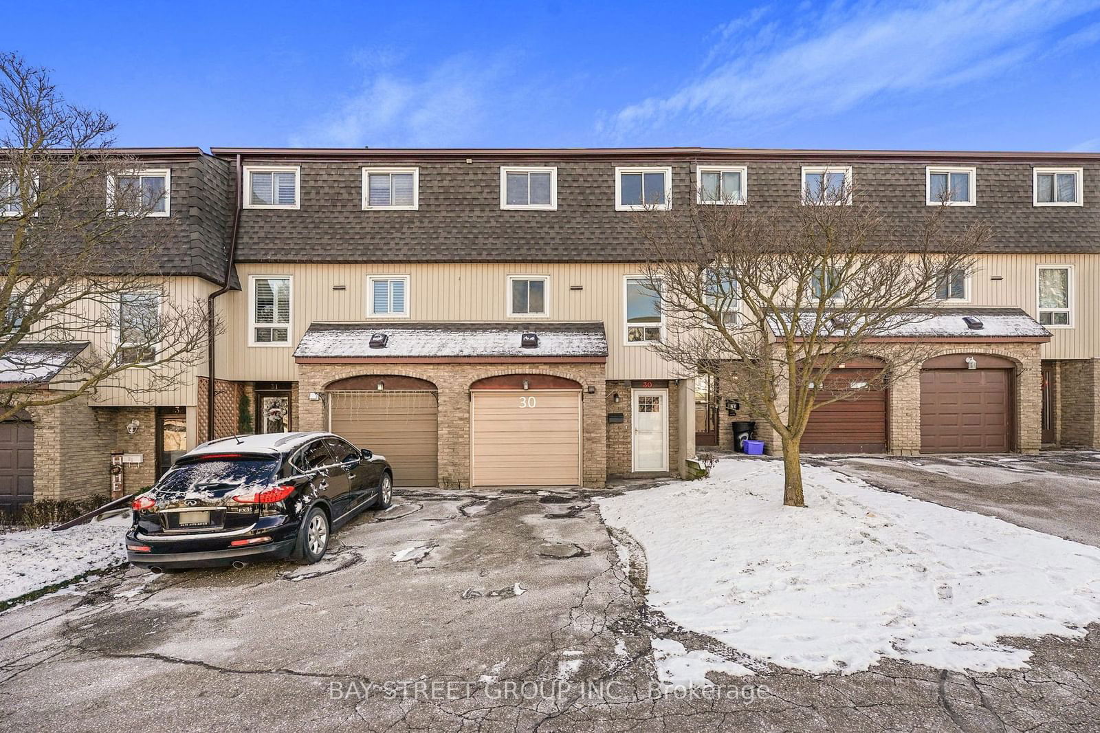 Townhouse sold at 30-80 Old Country Drive, Kitchener, N2E 2E5 - MLS: X11916538