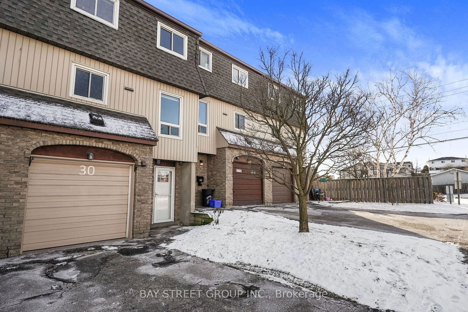 Townhouse sold at 30-80 Old Country Drive, Kitchener, N2E 2E5 - MLS: X11916538