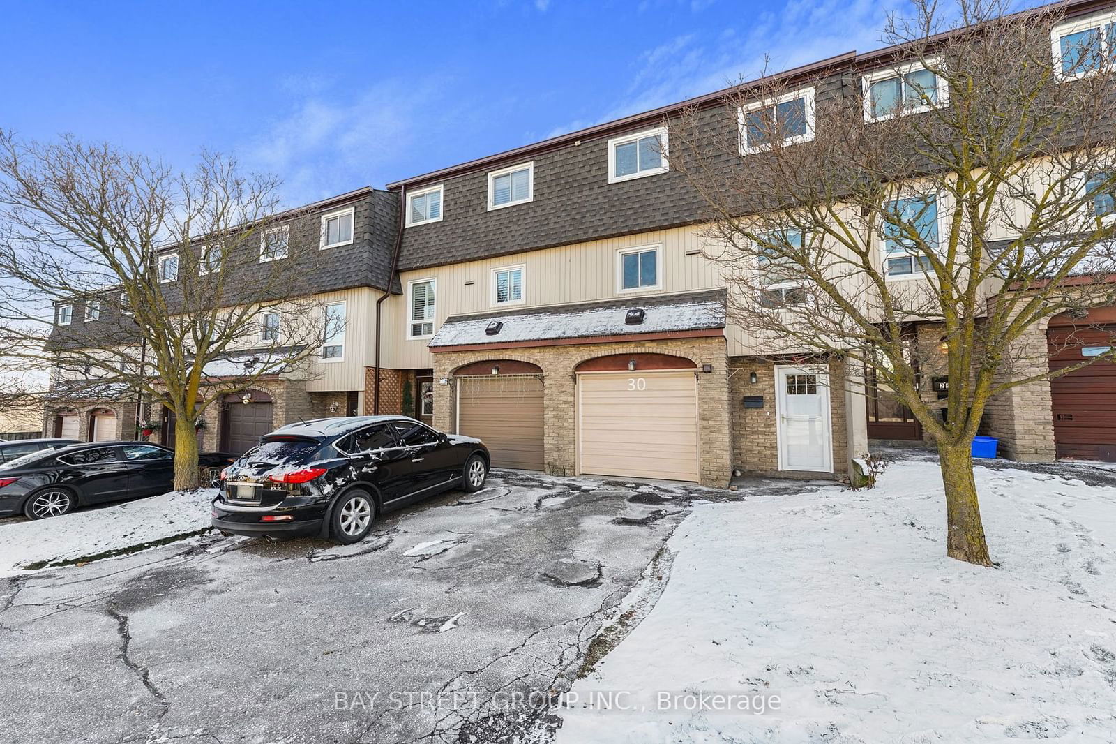 Townhouse sold at 30-80 Old Country Drive, Kitchener, N2E 2E5 - MLS: X11916538