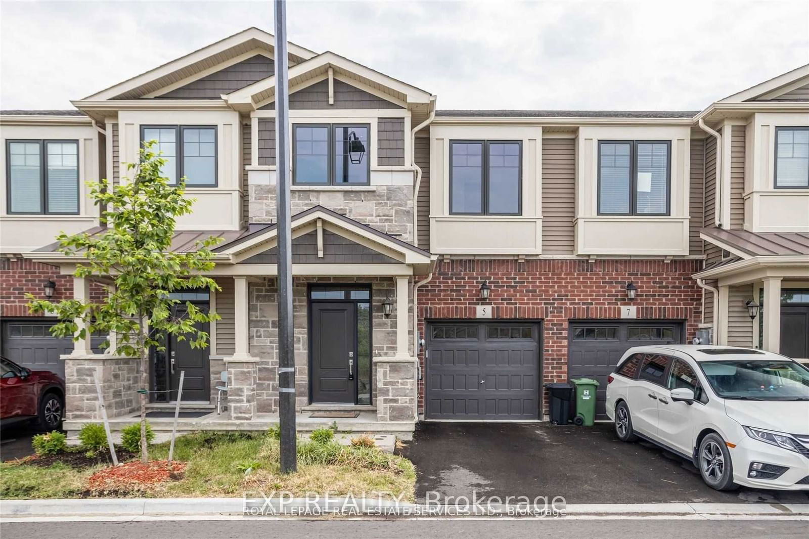 Townhouse for lease at 5 Pelican Lane, Hamilton, Vincent, L8K 0A4 - MLS: X11917052