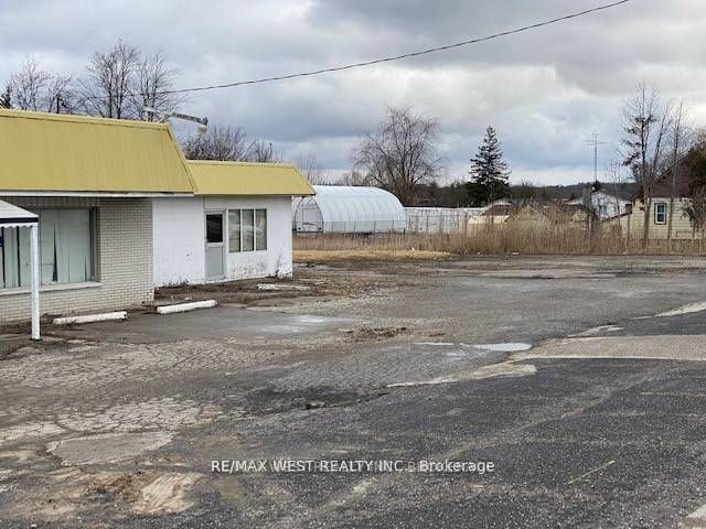 Building at 1388 Colborne Street, Brant, Brantford Twp