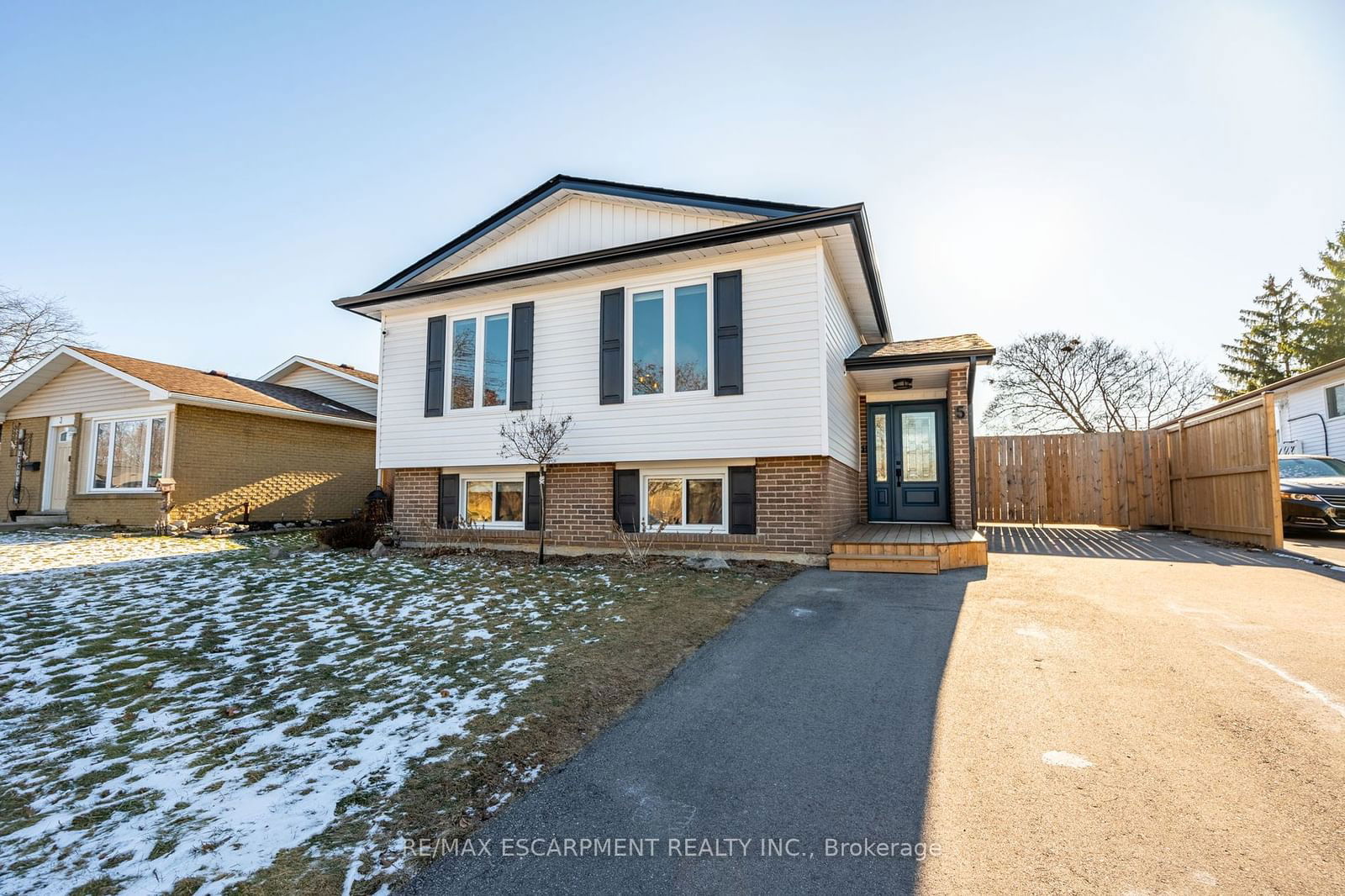 Detached House for sale at 5 Belleau Street, Hamilton, Stoney Creek, L8J 1N1 - MLS: X11918056