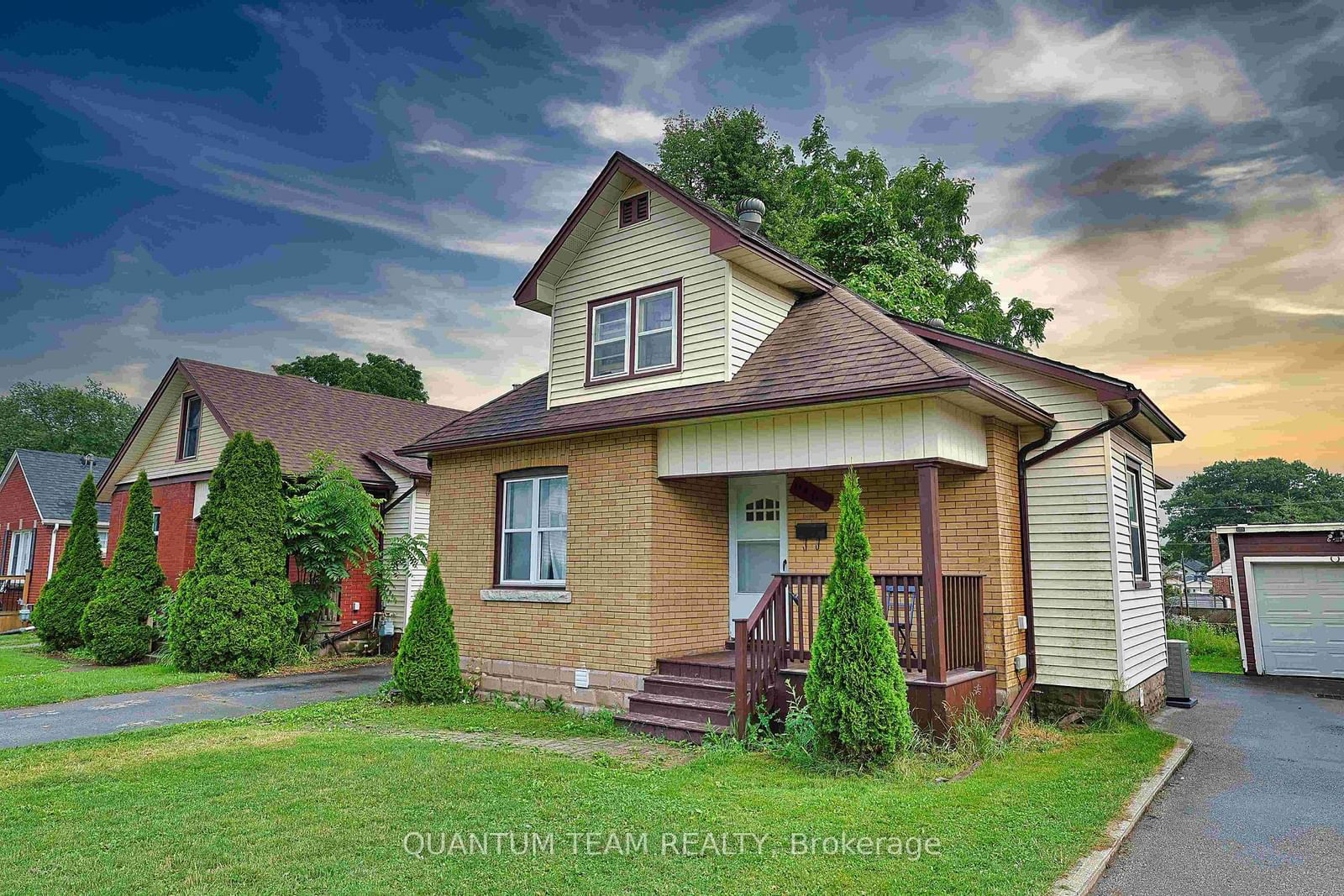 Detached House for sale at 6462 Barker Street, Niagara Falls, 216 - Dorchester, L2G 1Y7 - MLS: X11918157