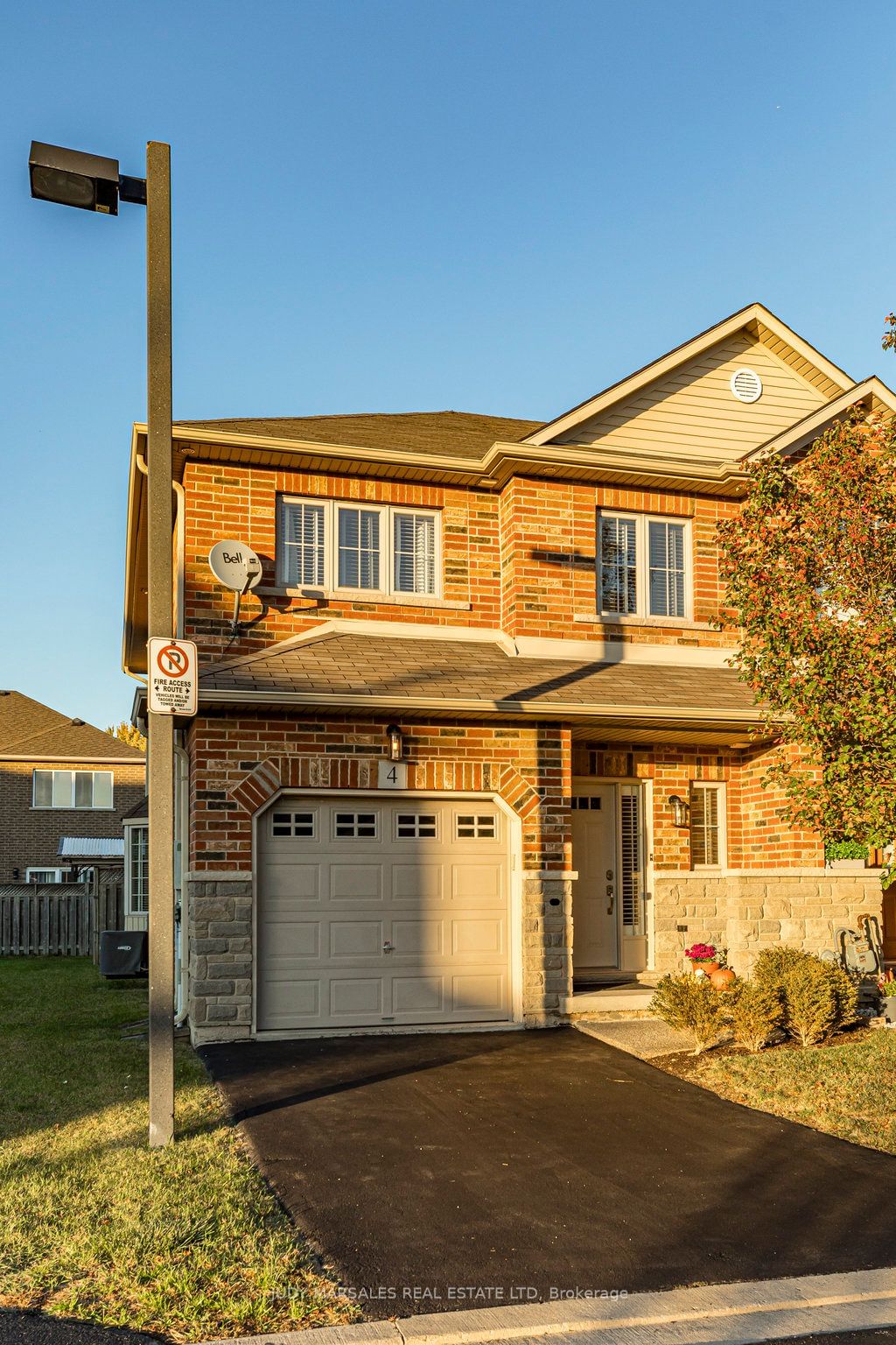 Townhouse for sale at 4 Marina Point Crescent, Hamilton, Winona Park, L8E 0E4 - MLS: X11918295