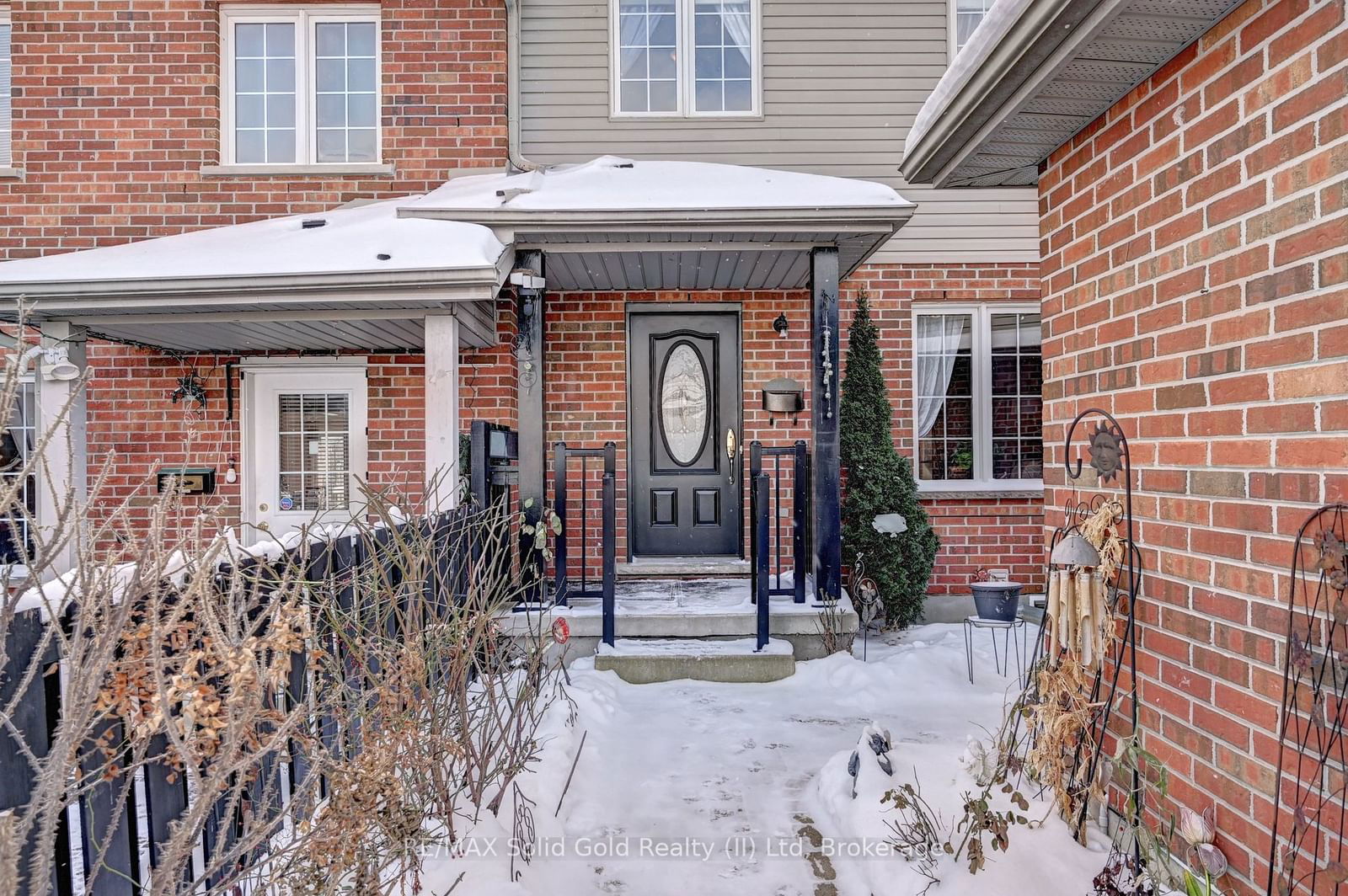 Townhouse sold at 85 Ralgreen Crescent, Kitchener, N2M 1V1 - MLS: X11918296