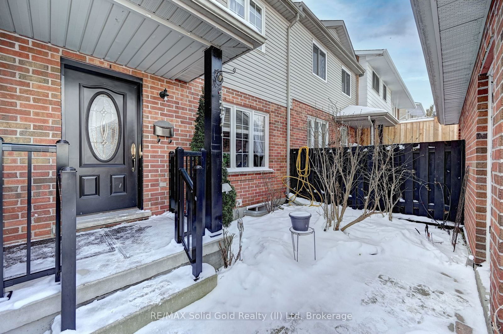 Townhouse sold at 85 Ralgreen Crescent, Kitchener, N2M 1V1 - MLS: X11918296