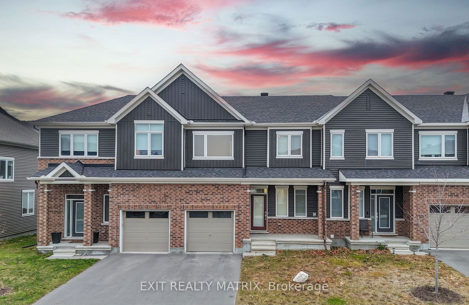 Townhouse for sale at 647 Chillerton Drive, Barrhaven, 7711 - Barrhaven - Half Moon Bay, K2J 6X9 - MLS: X11918691