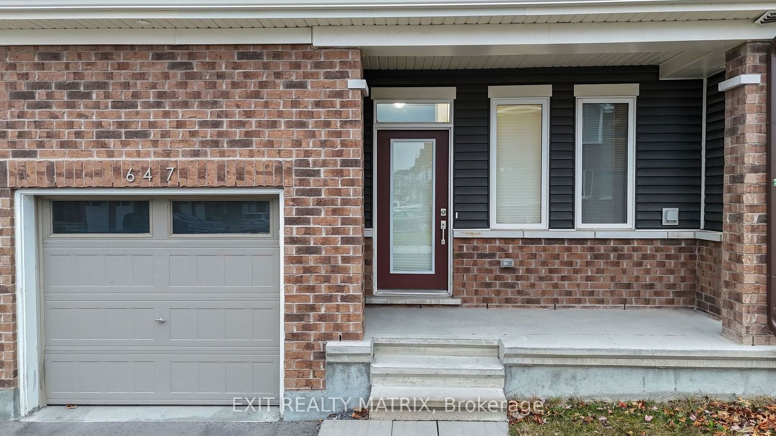 Townhouse sold at 647 Chillerton Drive, Barrhaven, 7711 - Barrhaven - Half Moon Bay, K2J 6X9 - MLS: X11918691