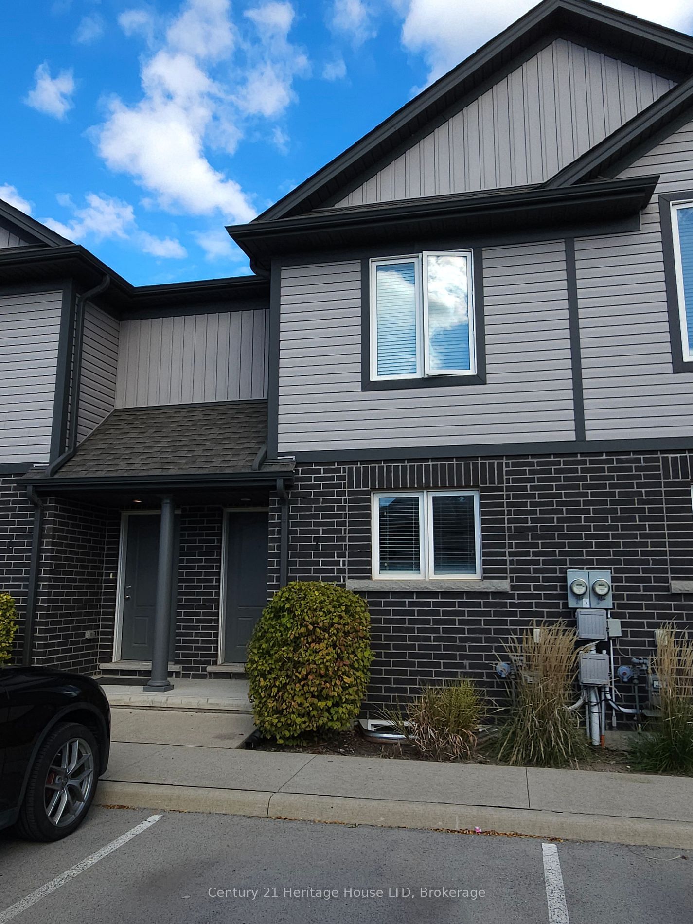 Townhouse sold at 7-7768 Ascot Circle, Niagara Falls, 213 - Ascot, L2H 3P9 - MLS: X11918818