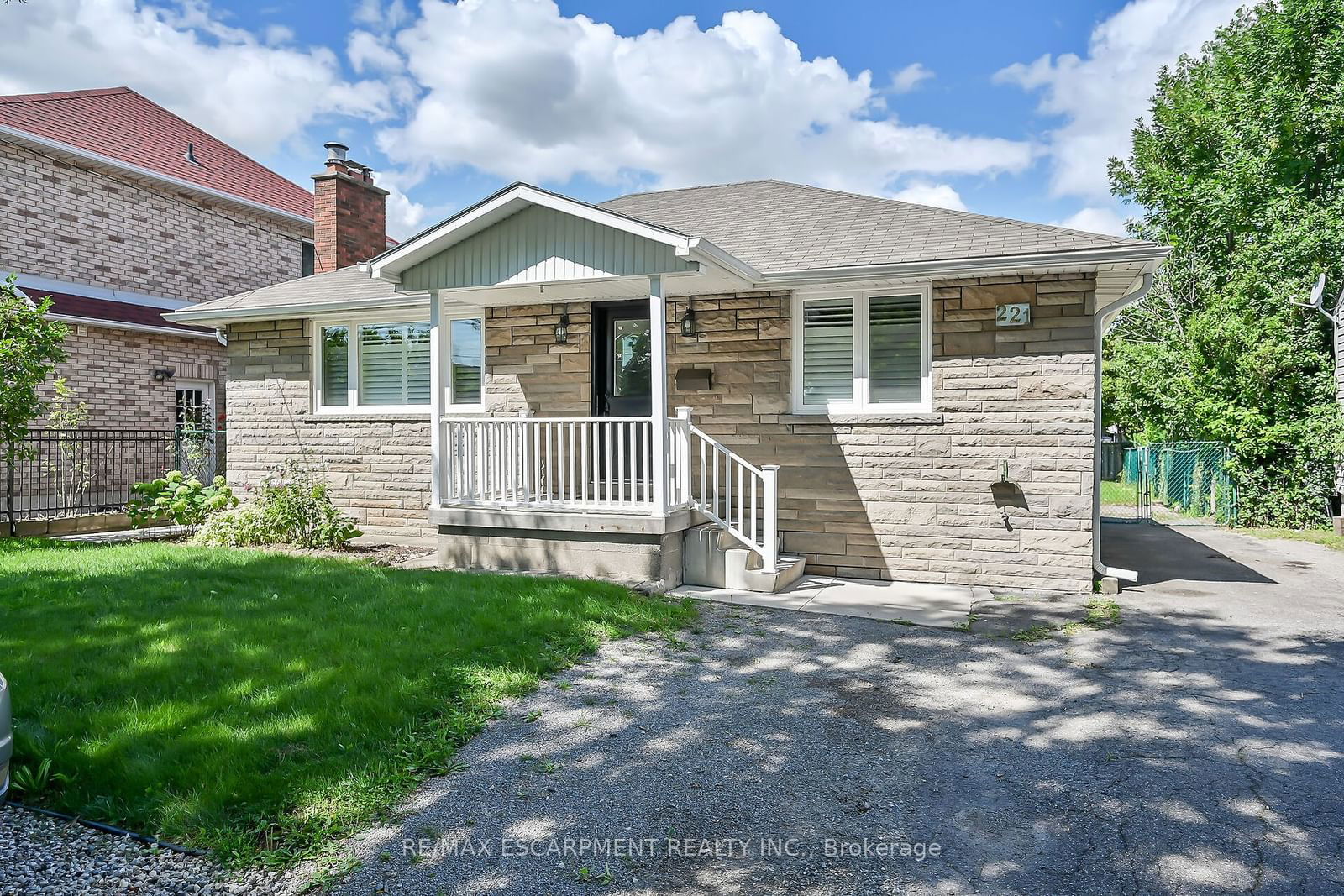 Detached House sold at 221 Gray Road, Hamilton, Stoney Creek, L8E 2T9 - MLS: X11919016