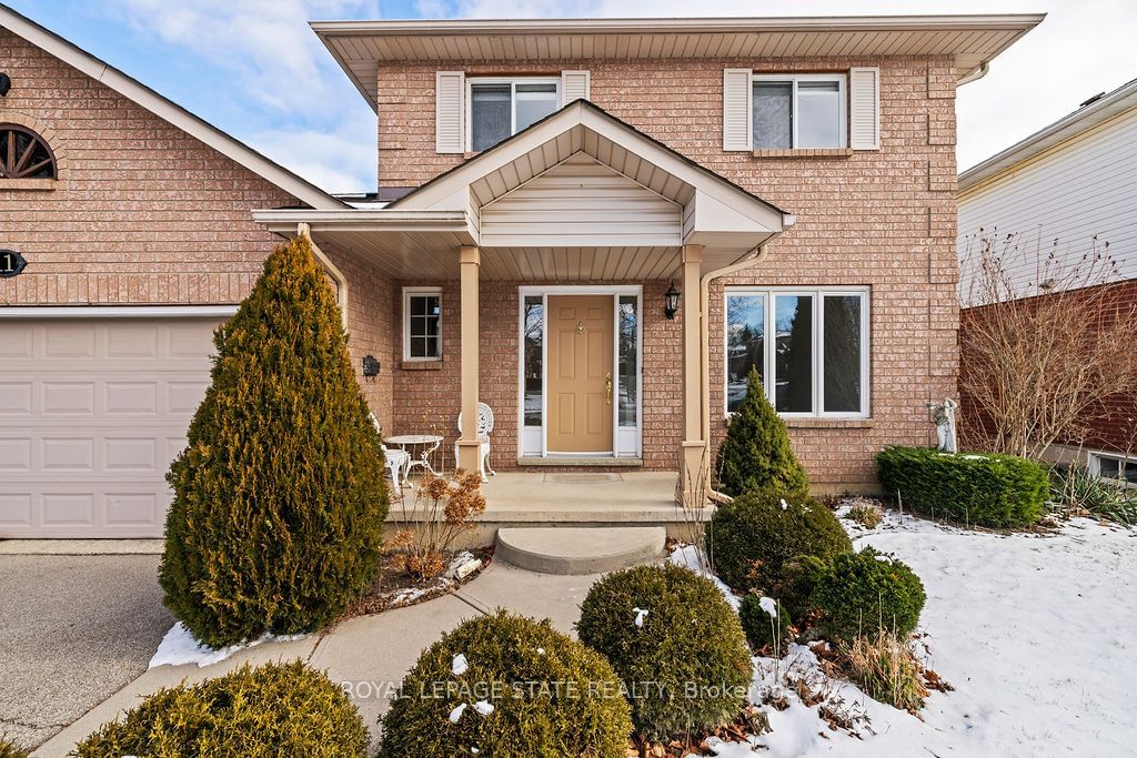 Detached House for sale at 11 Newcombe Road, Hamilton, Dundas, L9H 6Z5 - MLS: X11920085