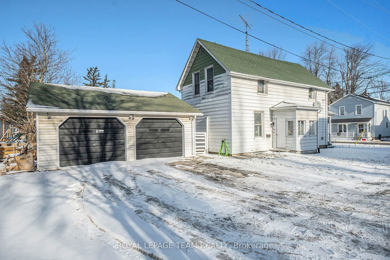 484 Centre St, North Dundas - 706 - Winchester image-0-0